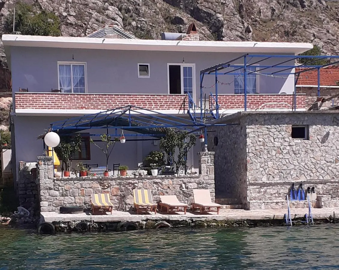 Nesti Relax Home Lini Bed and breakfast