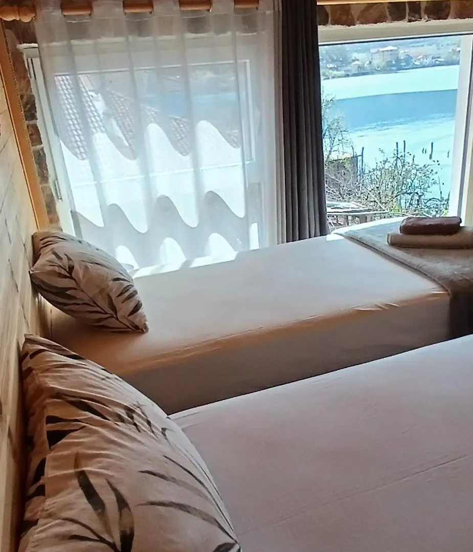 Bed and breakfast Nesti Relax Home Lini Albania