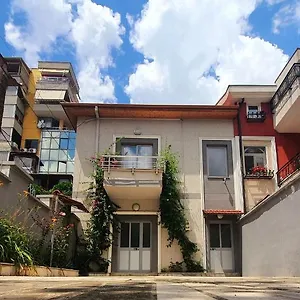 https://cheerful-2-bedroom-villa-with-free-parking-space-tirana.hotels-in-tirana.com